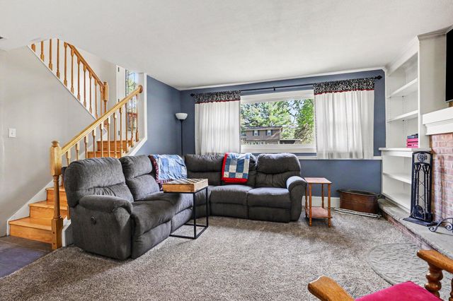 1422 Maplewood Drive, Jenison, MI 49428