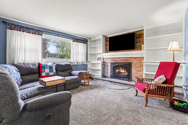 1422 Maplewood Drive, Jenison, MI 49428