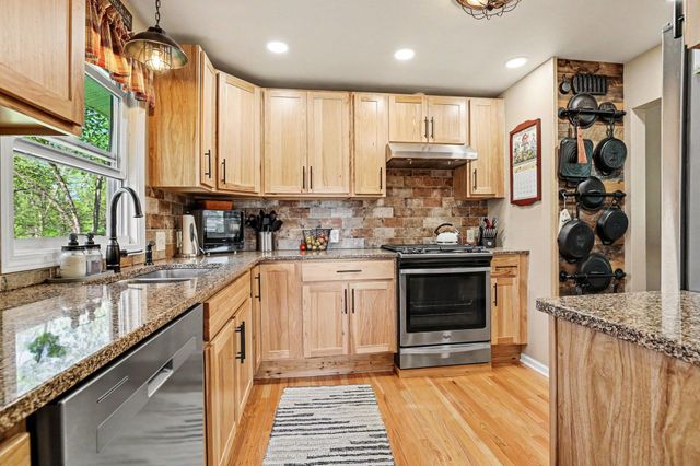 1422 Maplewood Drive, Jenison, MI 49428