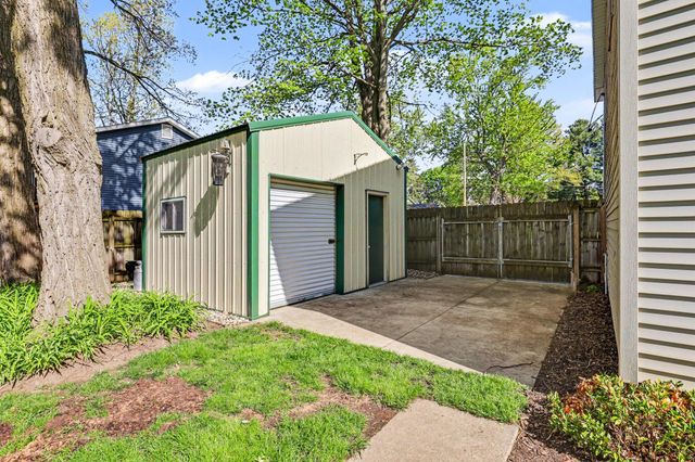 1422 Maplewood Drive, Jenison, MI 49428