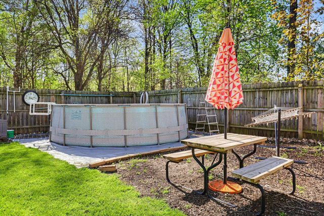 1422 Maplewood Drive, Jenison, MI 49428