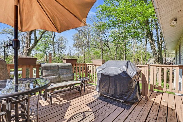 1422 Maplewood Drive, Jenison, MI 49428