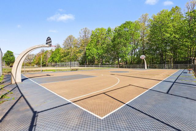 1422 Maplewood Drive, Jenison, MI 49428