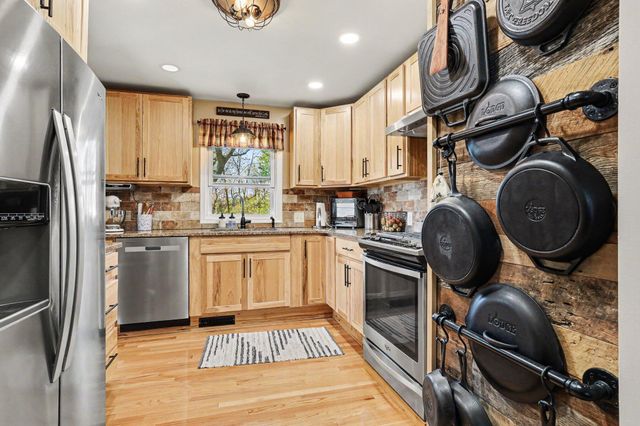 1422 Maplewood Drive, Jenison, MI 49428