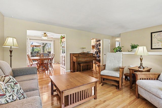 1422 Maplewood Drive, Jenison, MI 49428