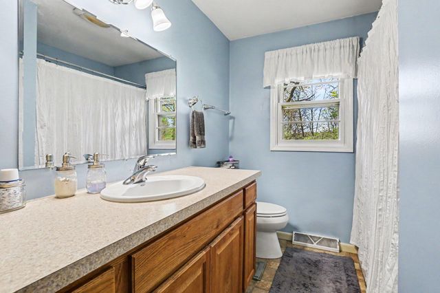 1422 Maplewood Drive, Jenison, MI 49428