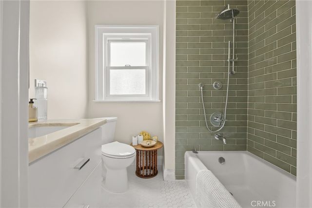 326 S Kingsley, Los Angeles, CA 90020