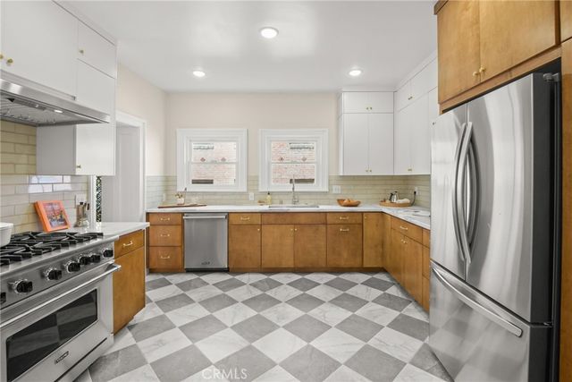 326 S Kingsley, Los Angeles, CA 90020