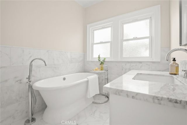 326 S Kingsley, Los Angeles, CA 90020