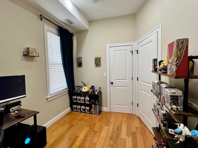 3 Howard Pl C, Boston, MA 02125