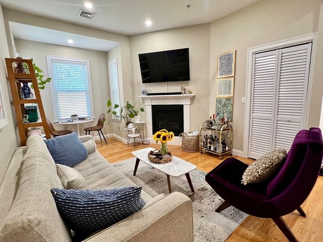 3 Howard Pl C, Boston, MA 02125