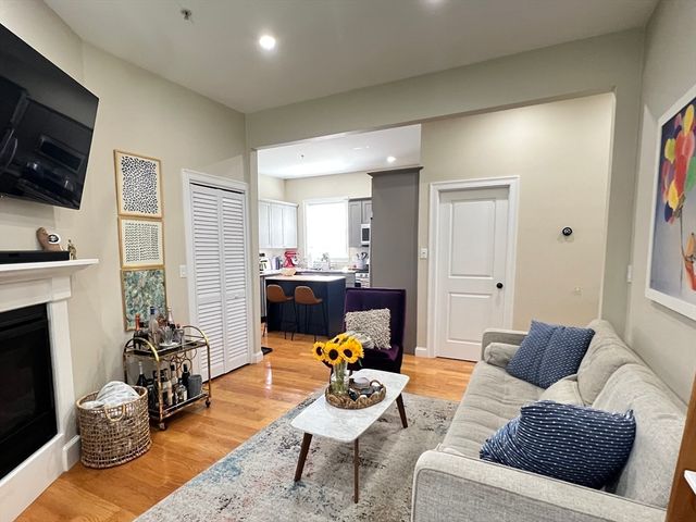 3 Howard Pl C, Boston, MA 02125
