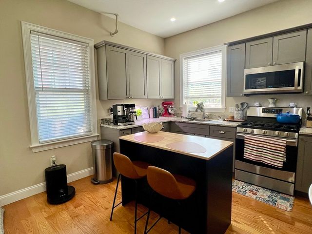 3 Howard Pl C, Boston, MA 02125