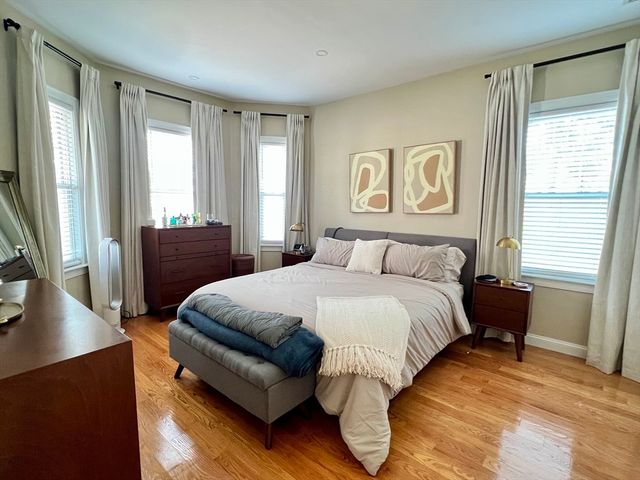 3 Howard Pl C, Boston, MA 02125
