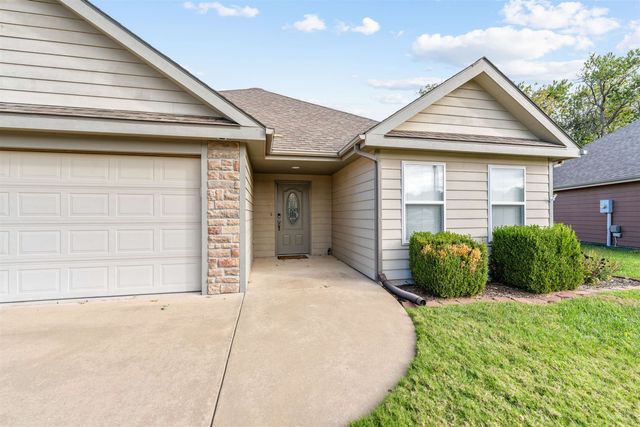 3013 Stone Creek Ct, Salina, KS 67401