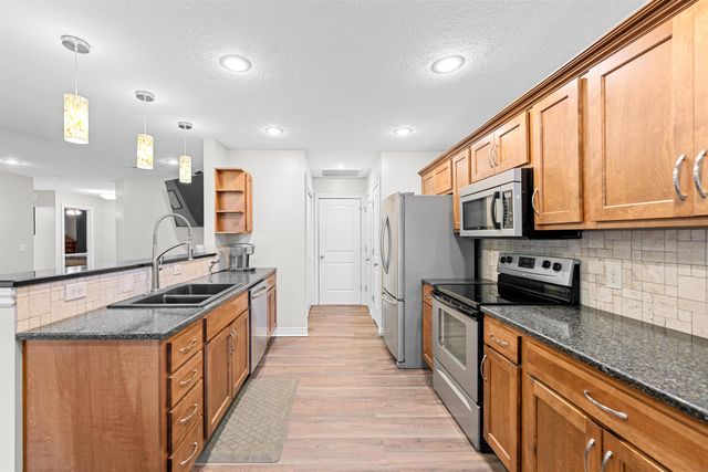 3013 Stone Creek Ct, Salina, KS 67401