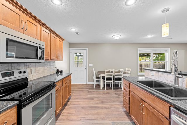 3013 Stone Creek Ct, Salina, KS 67401