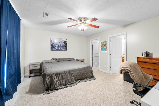 3013 Stone Creek Ct, Salina, KS 67401