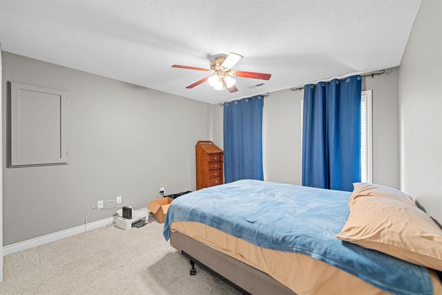 3013 Stone Creek Ct, Salina, KS 67401