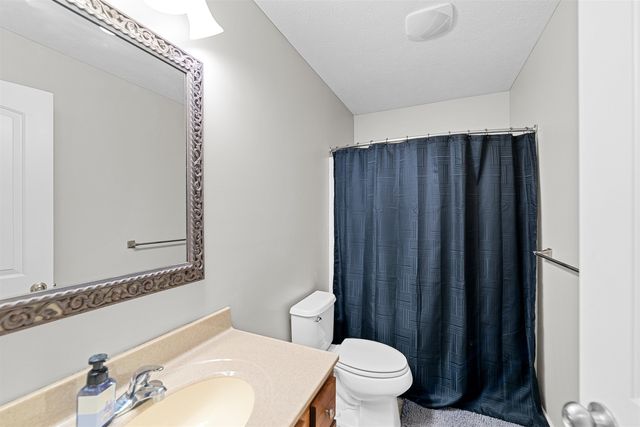 3013 Stone Creek Ct, Salina, KS 67401