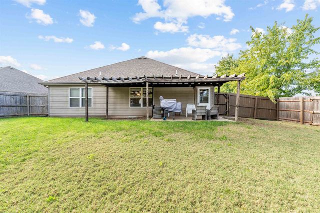 3013 Stone Creek Ct, Salina, KS 67401