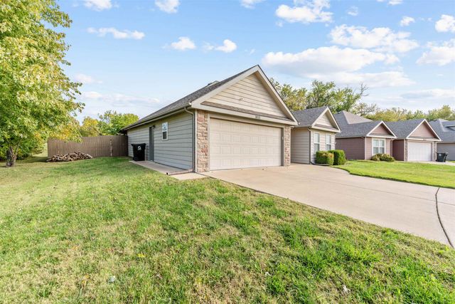 3013 Stone Creek Ct, Salina, KS 67401