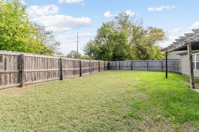 3013 Stone Creek Ct, Salina, KS 67401