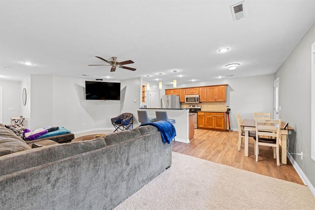 3013 Stone Creek Ct, Salina, KS 67401