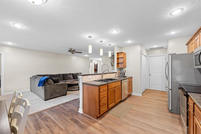 3013 Stone Creek Ct, Salina, KS 67401