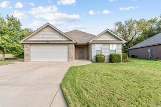3013 Stone Creek Ct, Salina, KS 67401