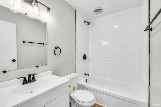 1356 Hampshire Drive, South Bend, IN 46614