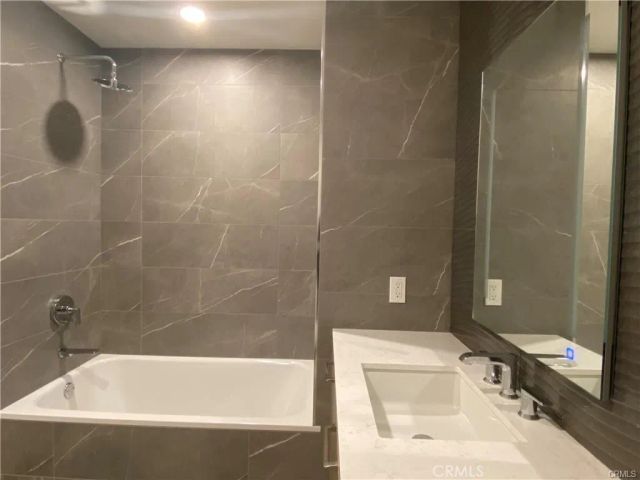 400 S Broadway 2304, Los Angeles, CA 90013