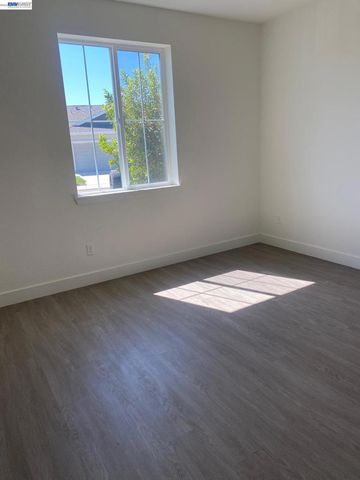 619 Heathridge Street, Manteca, CA 95336