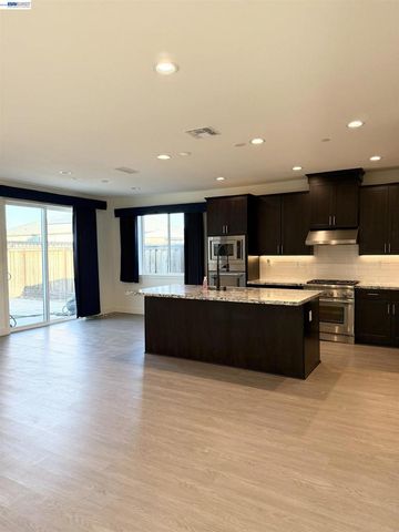 619 Heathridge Street, Manteca, CA 95336