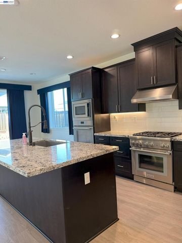 619 Heathridge Street, Manteca, CA 95336