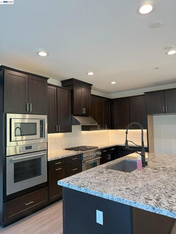 619 Heathridge Street, Manteca, CA 95336