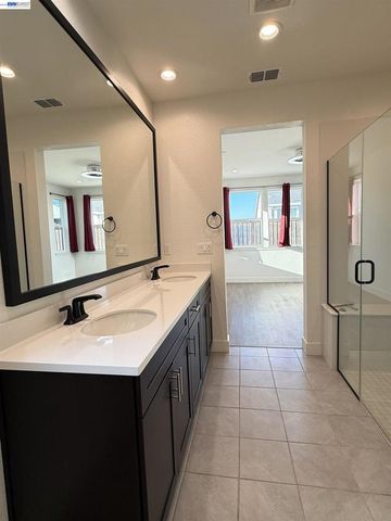 619 Heathridge Street, Manteca, CA 95336