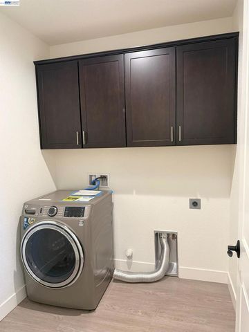 619 Heathridge Street, Manteca, CA 95336