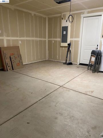 619 Heathridge Street, Manteca, CA 95336