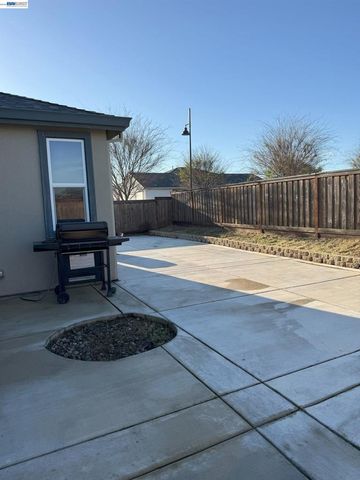 619 Heathridge Street, Manteca, CA 95336