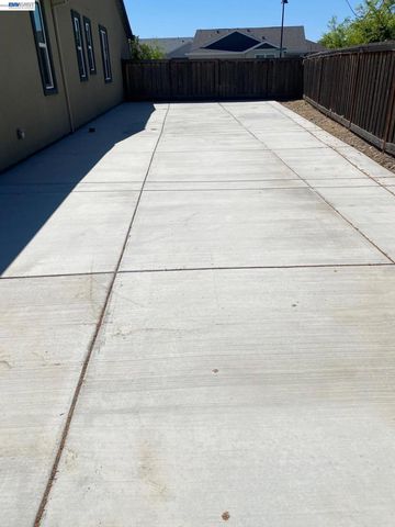 619 Heathridge Street, Manteca, CA 95336