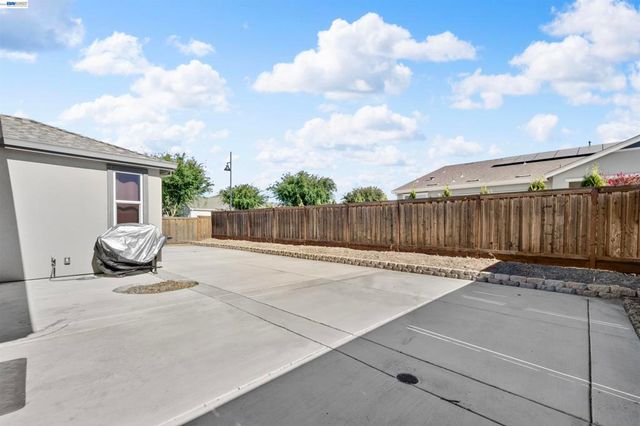 619 Heathridge Street, Manteca, CA 95336
