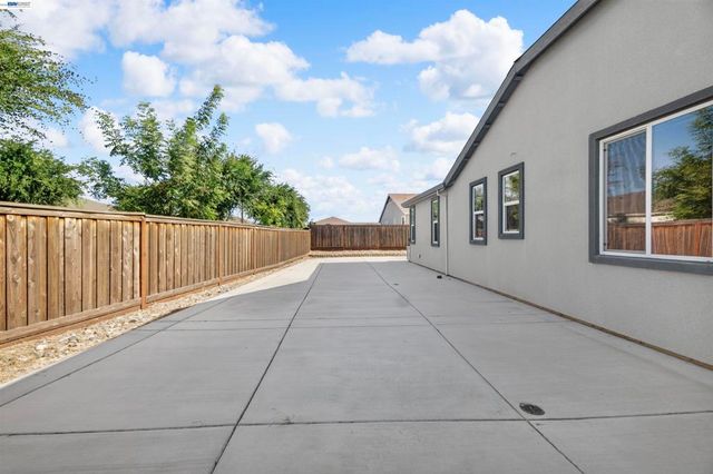 619 Heathridge Street, Manteca, CA 95336