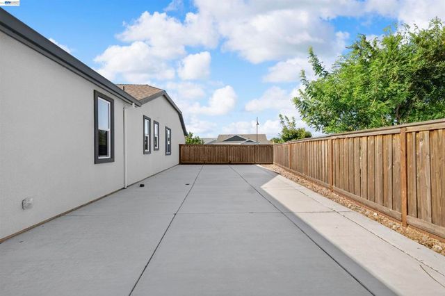 619 Heathridge Street, Manteca, CA 95336