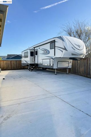 619 Heathridge Street, Manteca, CA 95336