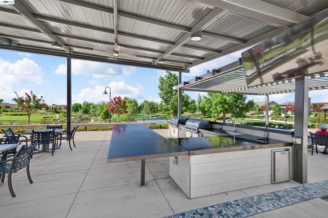 619 Heathridge Street, Manteca, CA 95336
