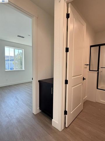 619 Heathridge Street, Manteca, CA 95336