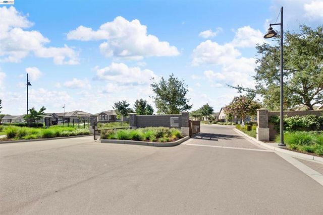619 Heathridge Street, Manteca, CA 95336
