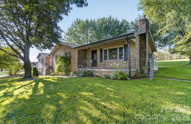 1371 Jackson Loop Road, Flat Rock, NC 28731