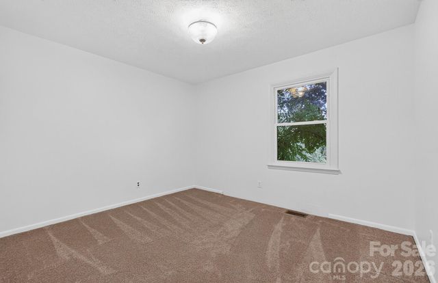 1371 Jackson Loop Road, Flat Rock, NC 28731
